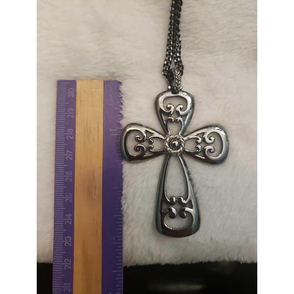 Sarah Coventry Romanesque gunmetal gray black cross pendant necklace 24" chain - Picture 5 of 5